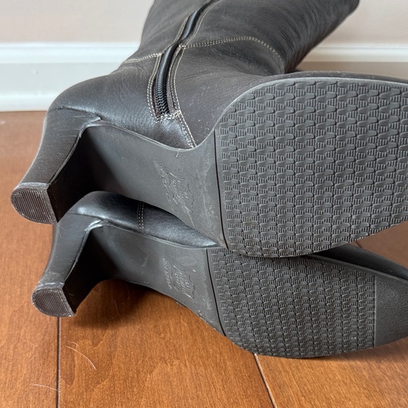 Elegant Extra Wide Brown Leather Boots - Picture 4 of 4